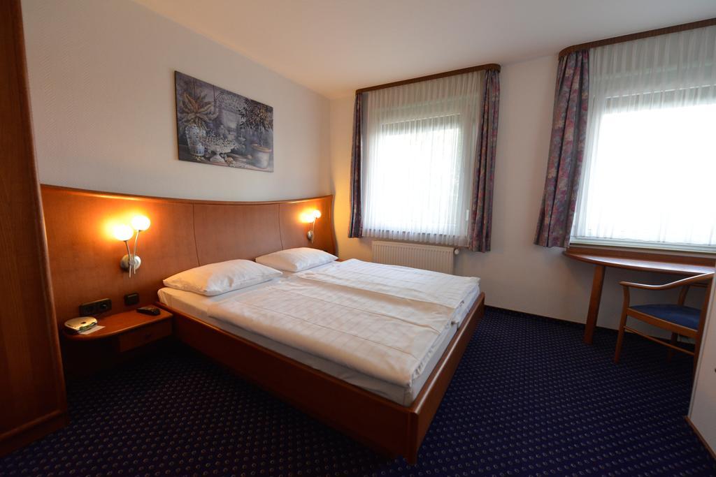 Trollinger Hof Hotel Bad Oeynhausen Exterior photo